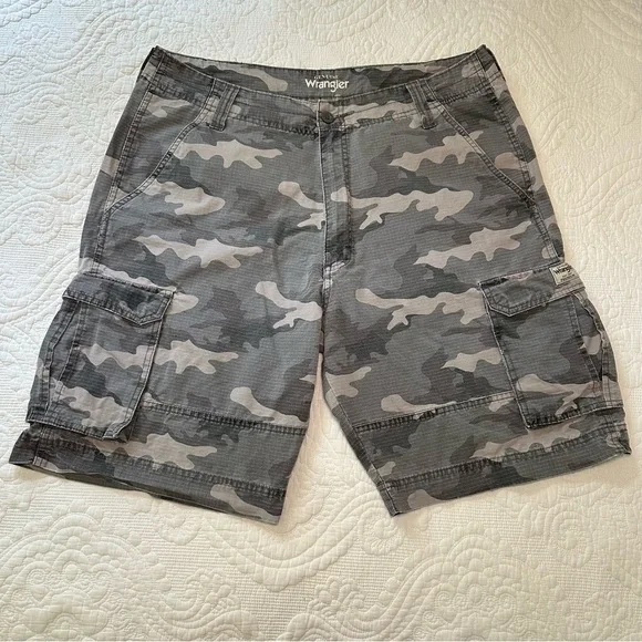 Wrangler Men’s Genuine Camo Cargo Shorts. Size 36. - Picture 1 of 7